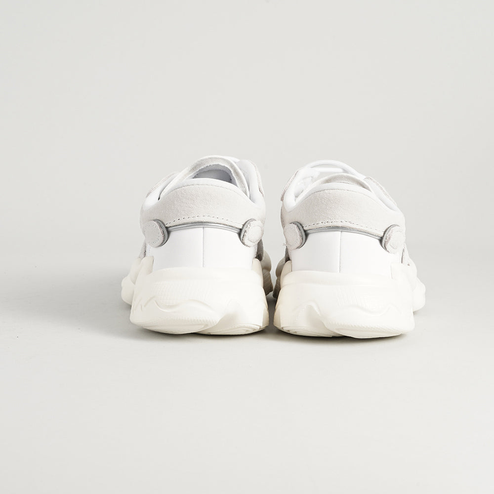 
                  
                    ADIDAS OZWEEGO
                  
                