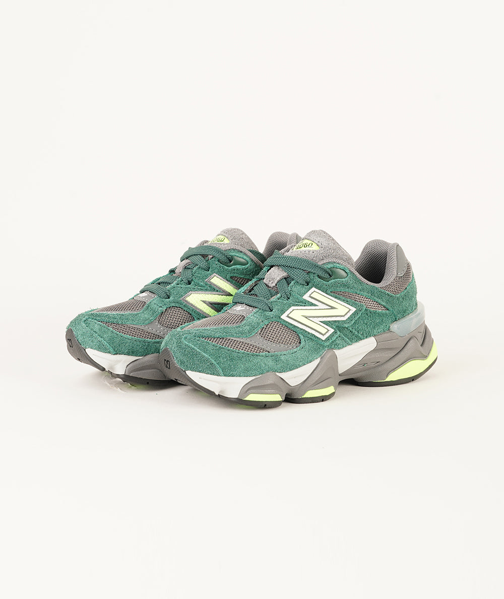 
                  
                    NEW BALANCE 9060
                  
                