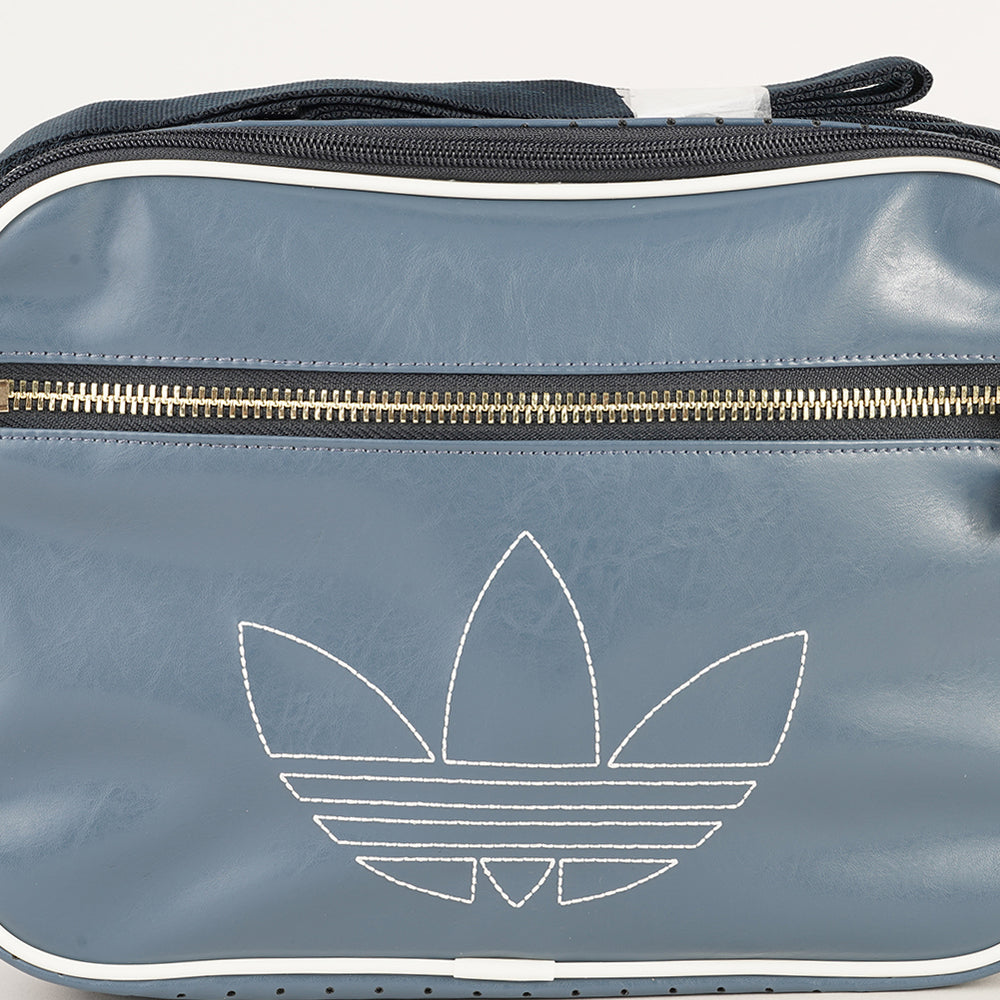 
                  
                    ADIDAS AIRLINER
                  
                
