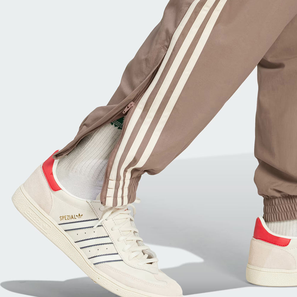 
                  
                    ADIDAS PANTALONI FIREBIRD
                  
                