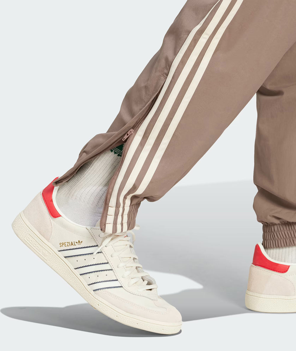 
                  
                    ADIDAS PANTALONI FIREBIRD
                  
                