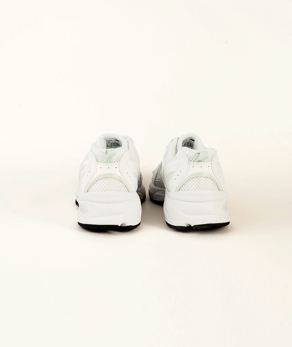 
                  
                    NEW BALANCE 530
                  
                