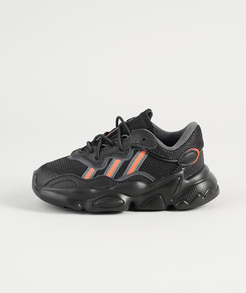 
                  
                    ADIDAS OZWEEGO
                  
                