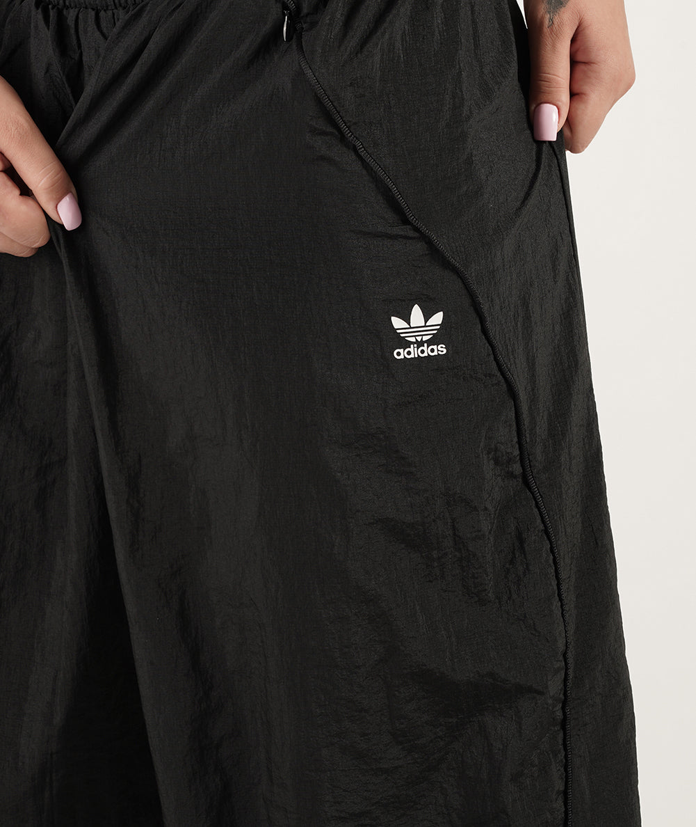 
                  
                    ADIDAS WOVEN TRKPANT
                  
                