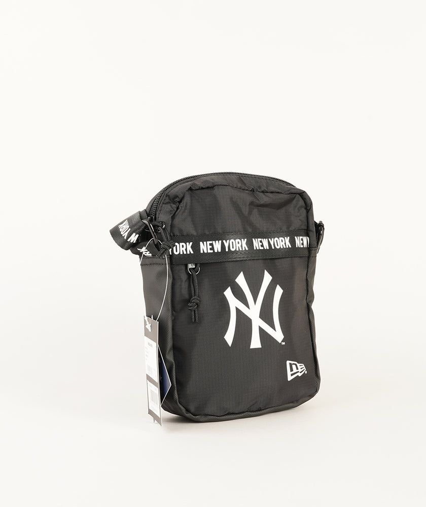 
                  
                    NEW ERA NY STRAP SIDE
                  
                