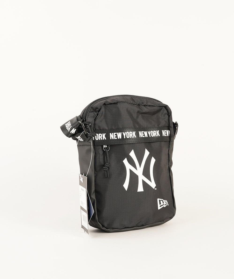 
                  
                    NEW ERA NY STRAP SIDE
                  
                