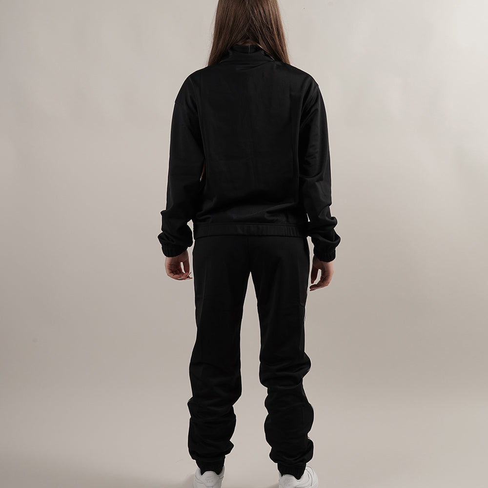 
                  
                    NIKE Tuta da Donna Fitted Sportswear
                  
                