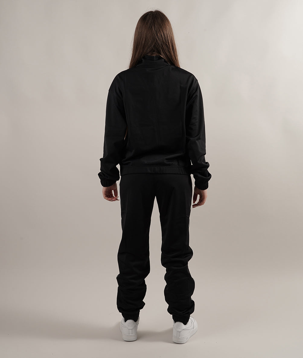 
                  
                    NIKE Tuta da Donna Fitted Sportswear
                  
                