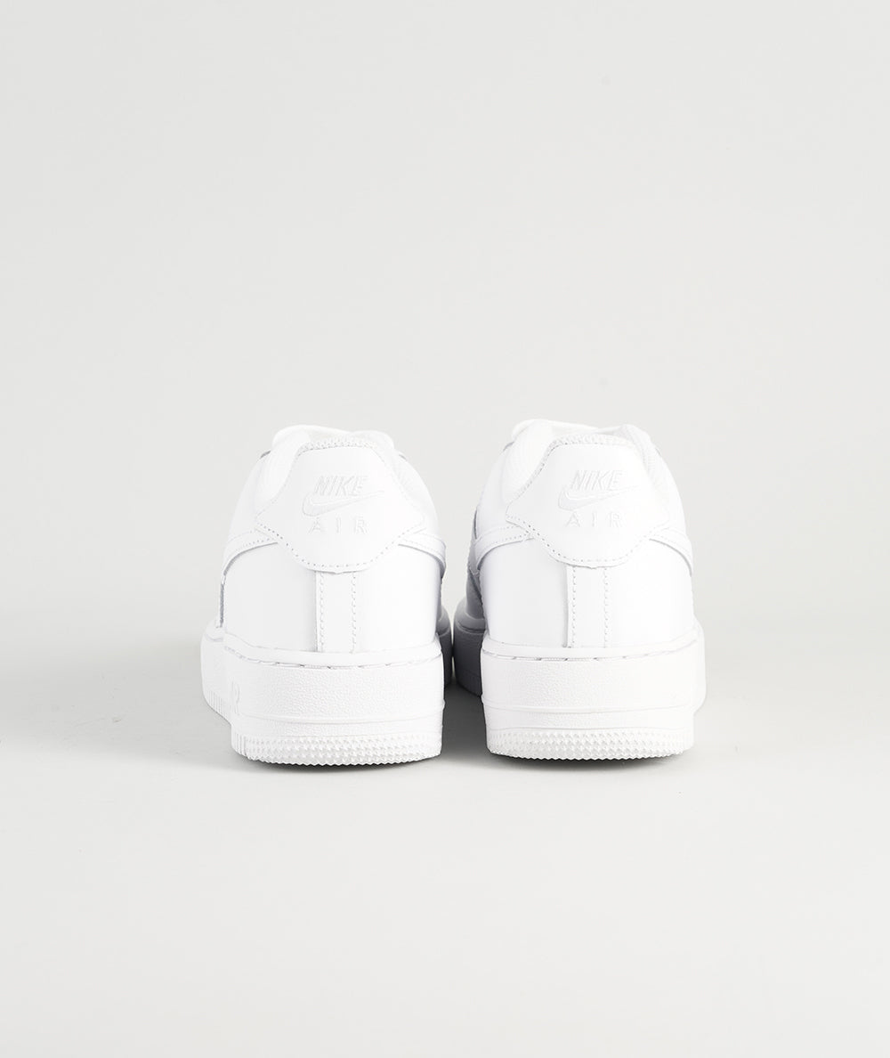 
                  
                    NIKE AIR FORCE 1
                  
                