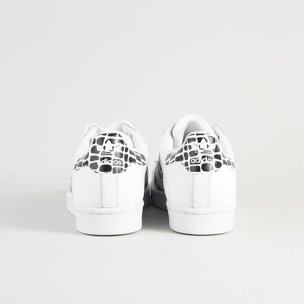 
                  
                    ADIDAS SUPERSTAR
                  
                