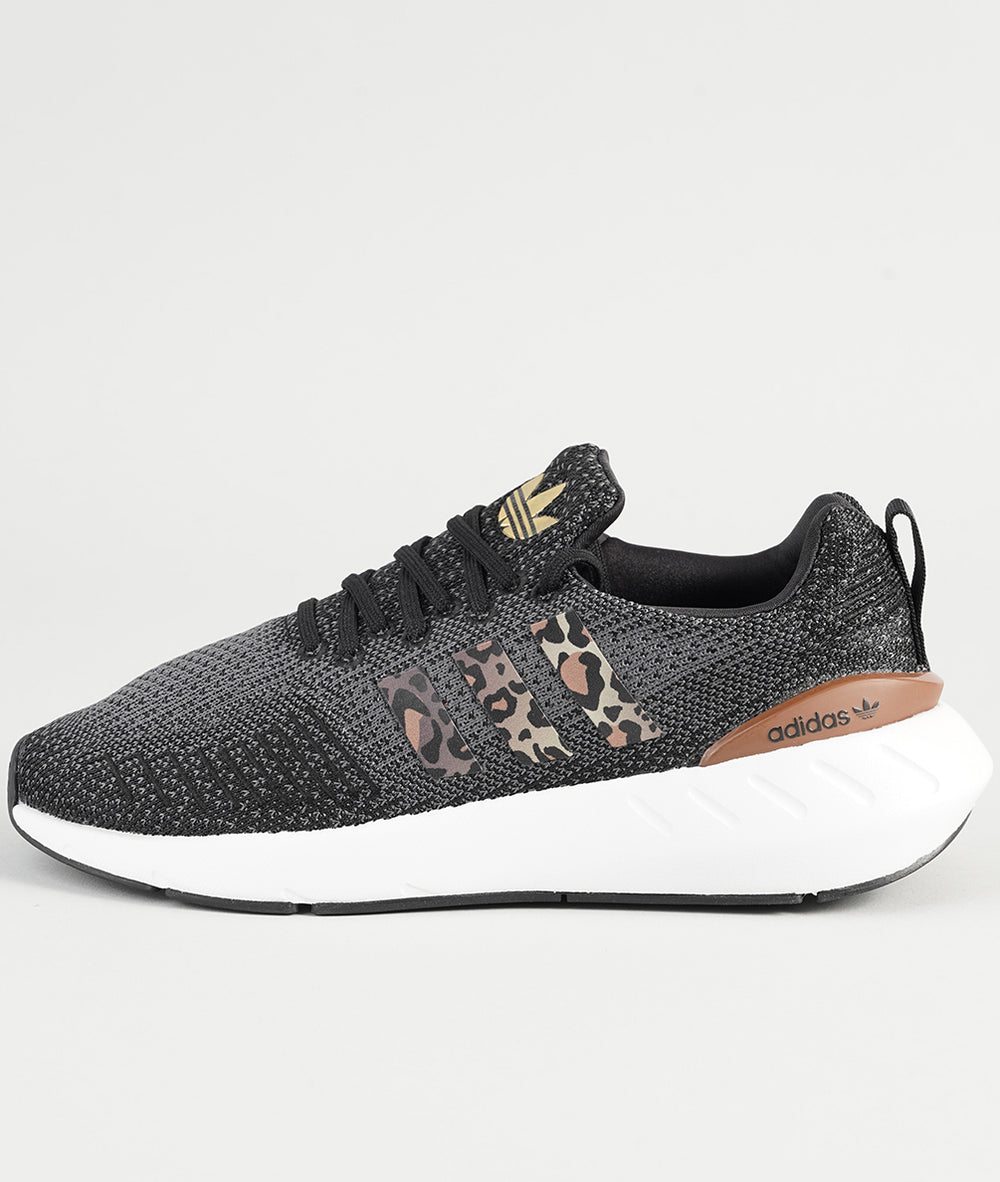 ADIDAS SWIFT RUN