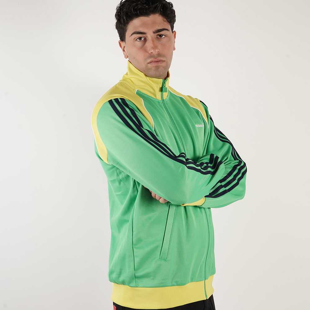 
                  
                    ADIDAS TT
                  
                