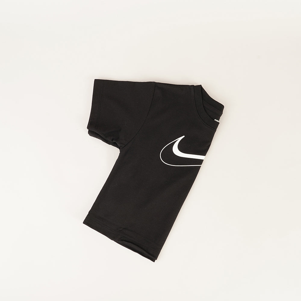 
                  
                    NIKE T-SHIRT BASIC
                  
                