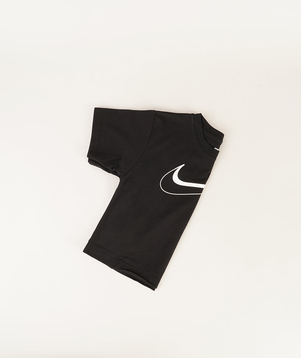 
                  
                    NIKE T-SHIRT BASIC
                  
                