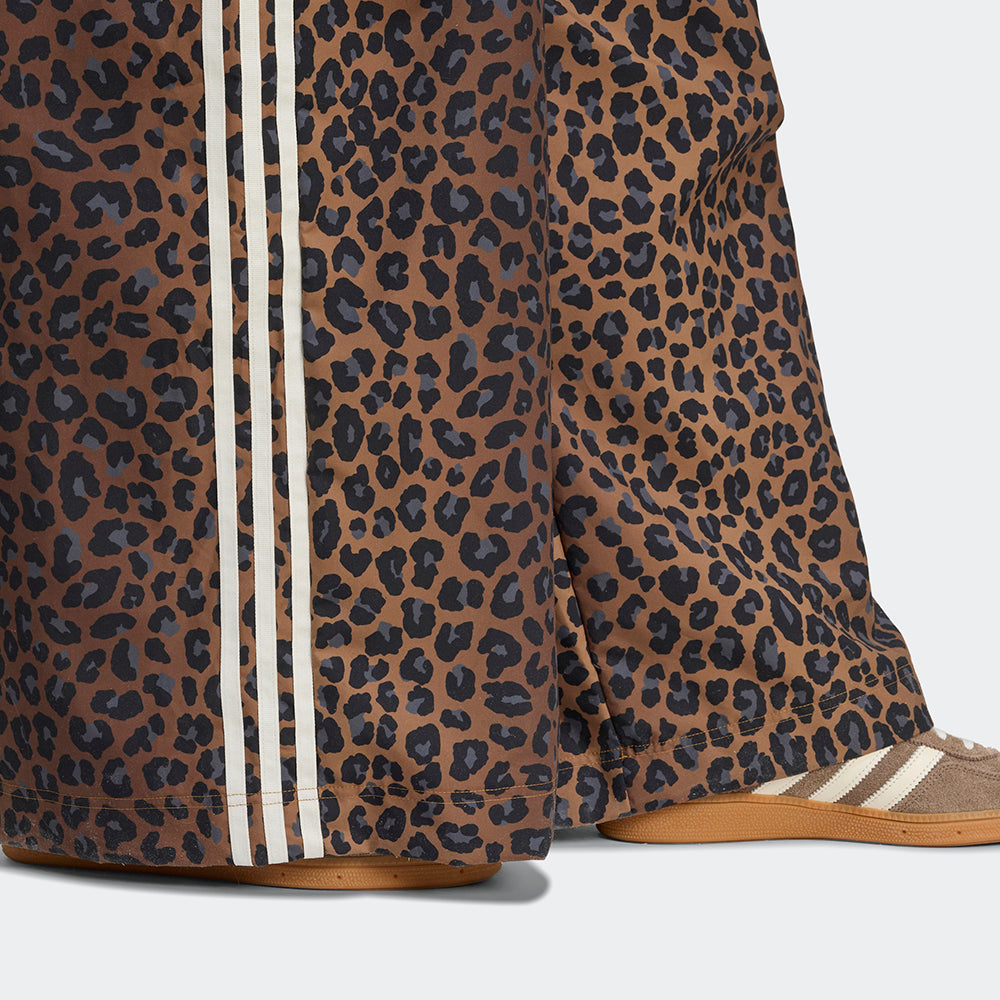 
                  
                    ADIDAS Track pants Leopard Firebird Oversized
                  
                
