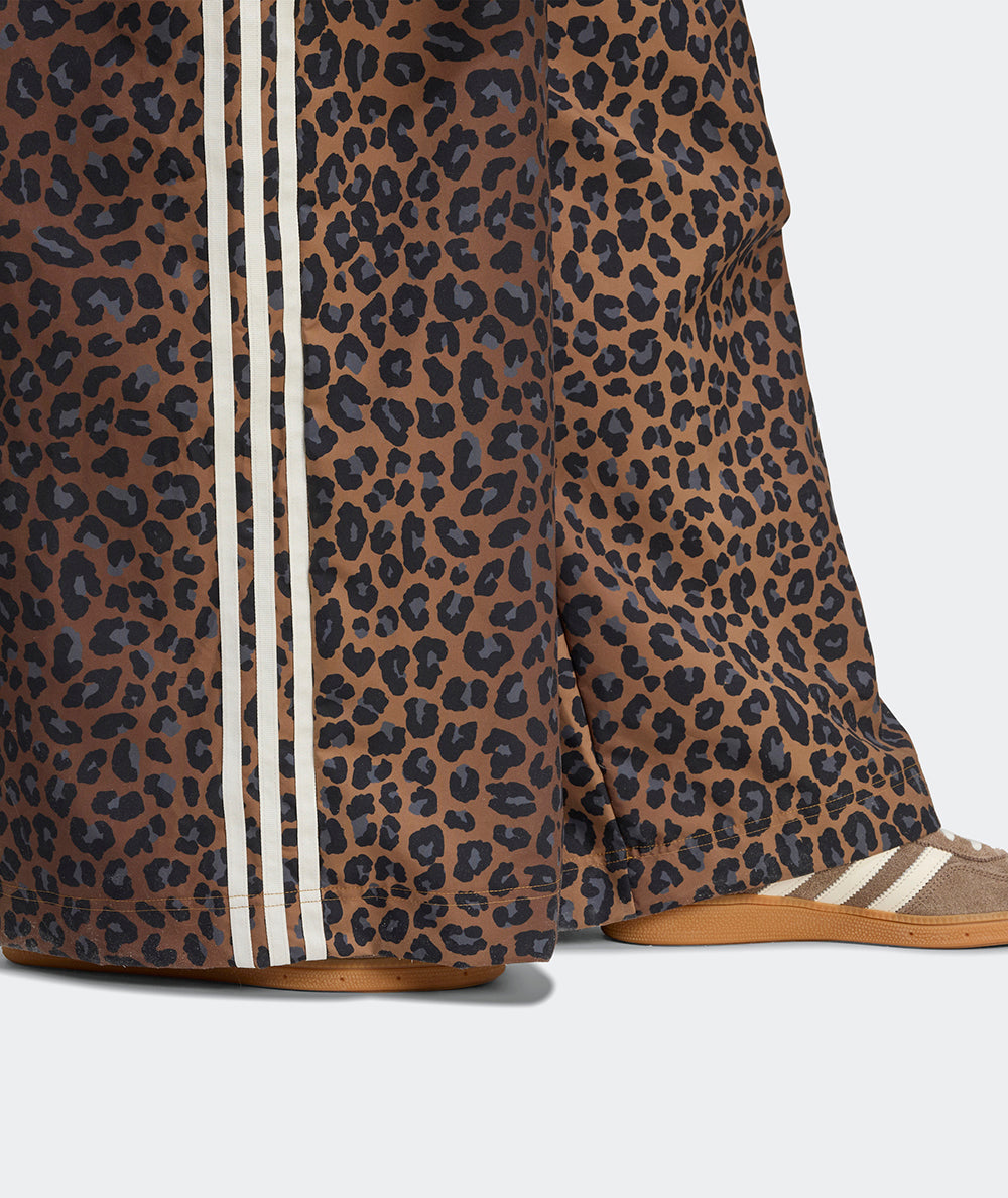 
                  
                    ADIDAS Track pants Leopard Firebird Oversized
                  
                