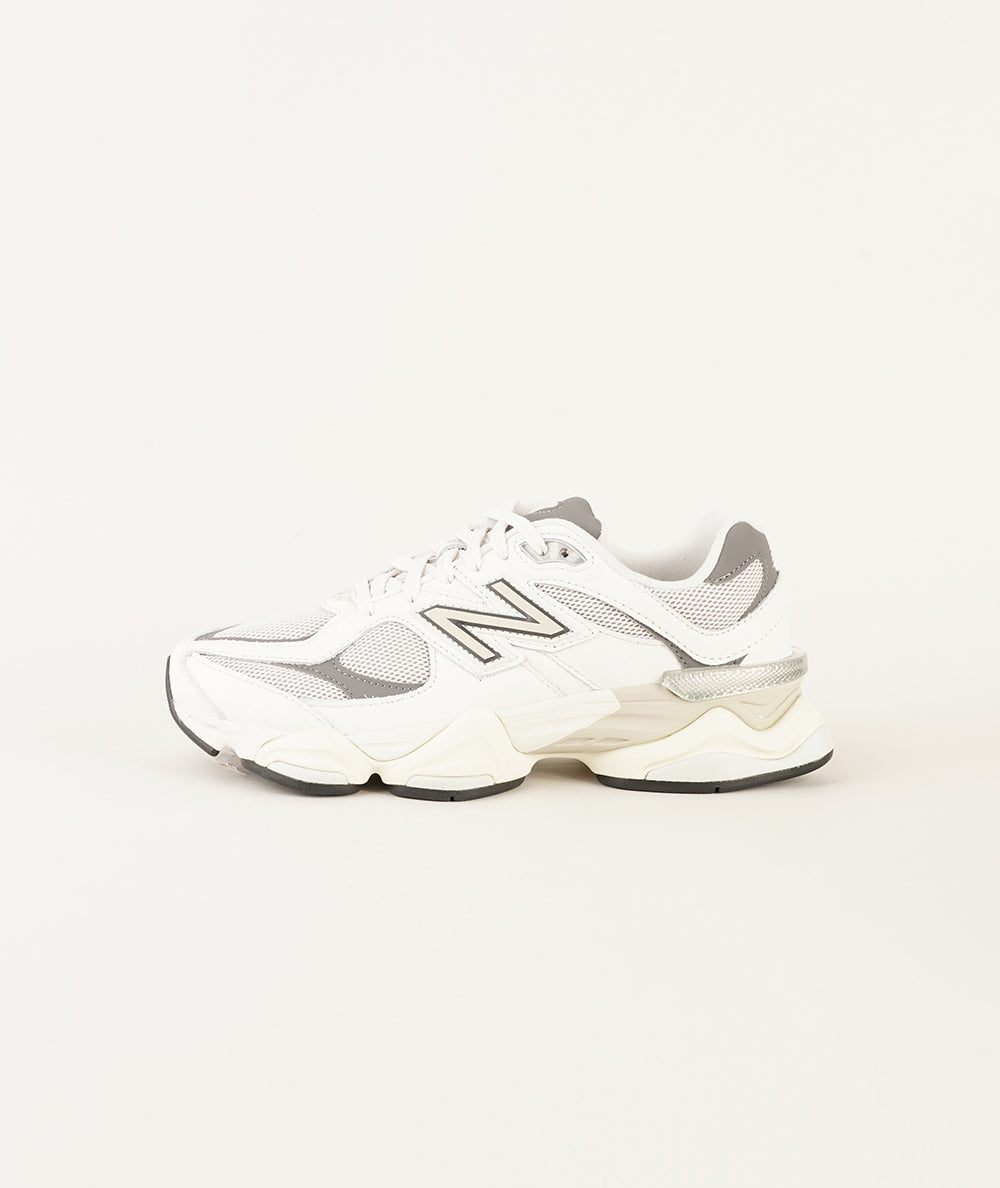 
                  
                    NEW BALANCE 9060
                  
                