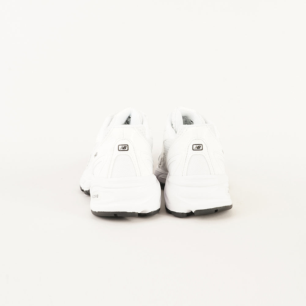 
                  
                    NEW BALANCE 740
                  
                
