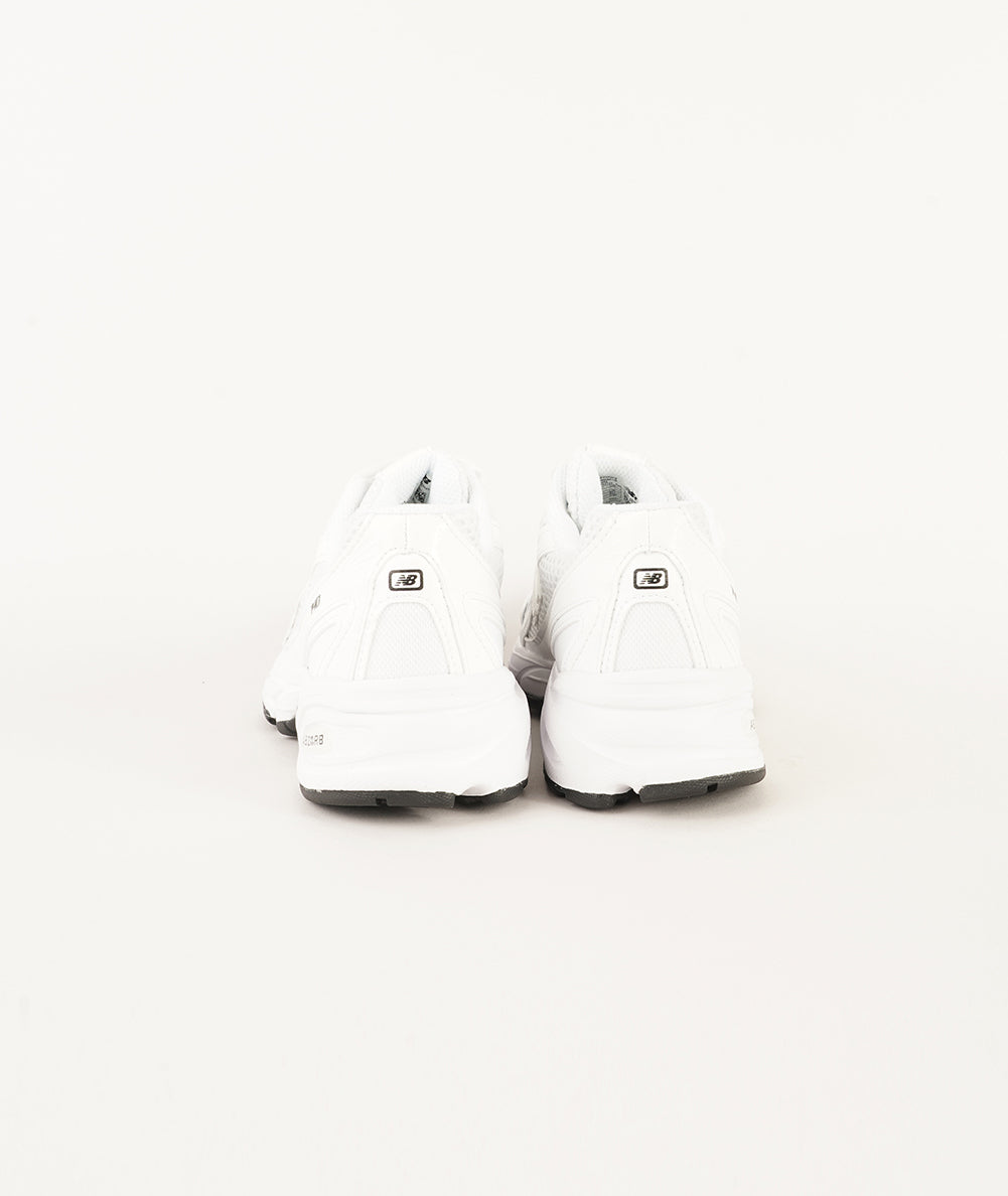 
                  
                    NEW BALANCE 740
                  
                