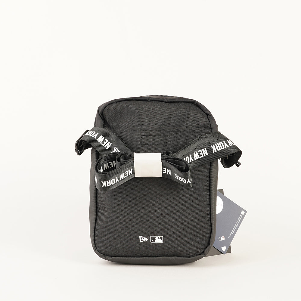 
                  
                    NEW ERA NY STRAP SIDE
                  
                