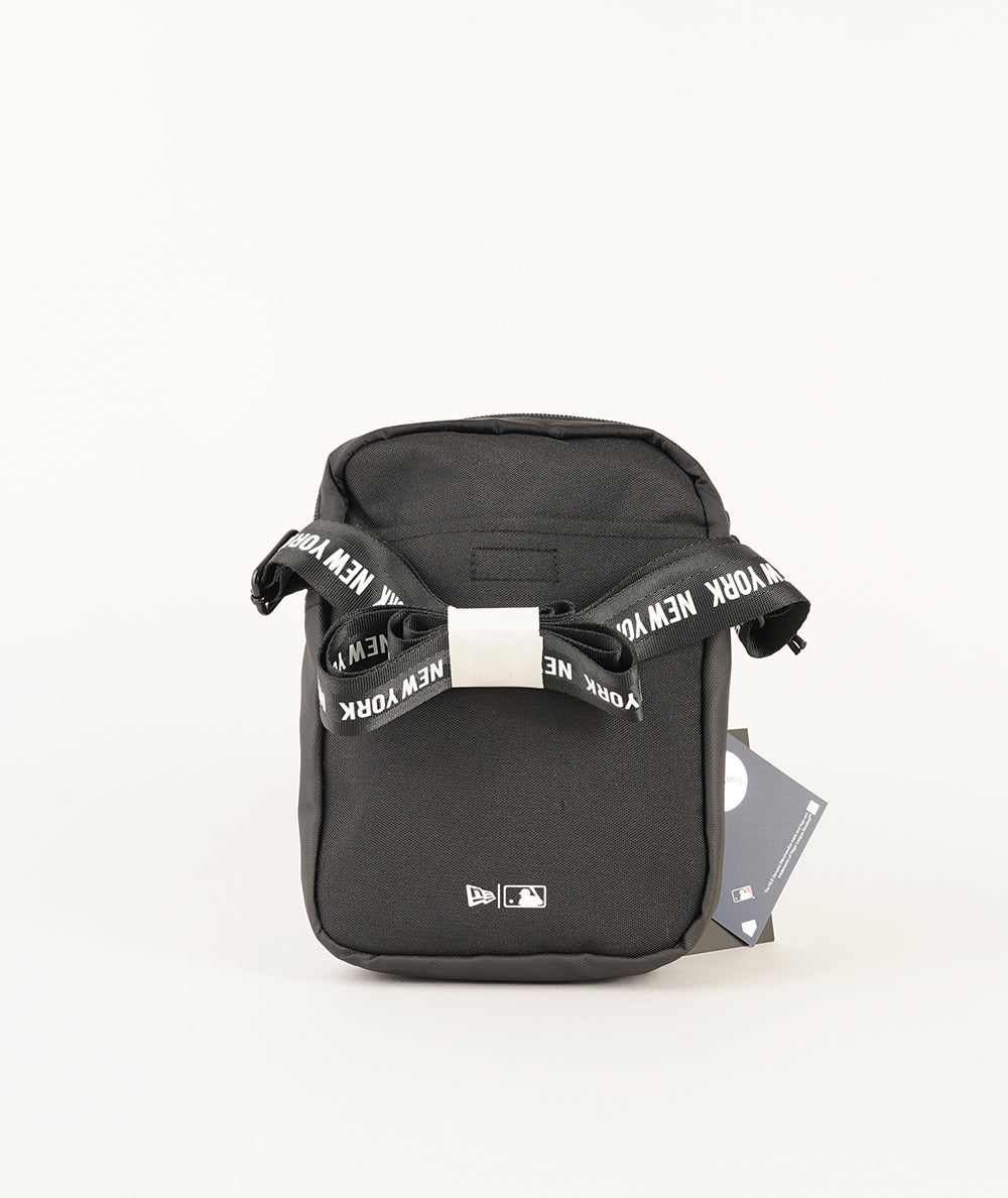 
                  
                    NEW ERA NY STRAP SIDE
                  
                