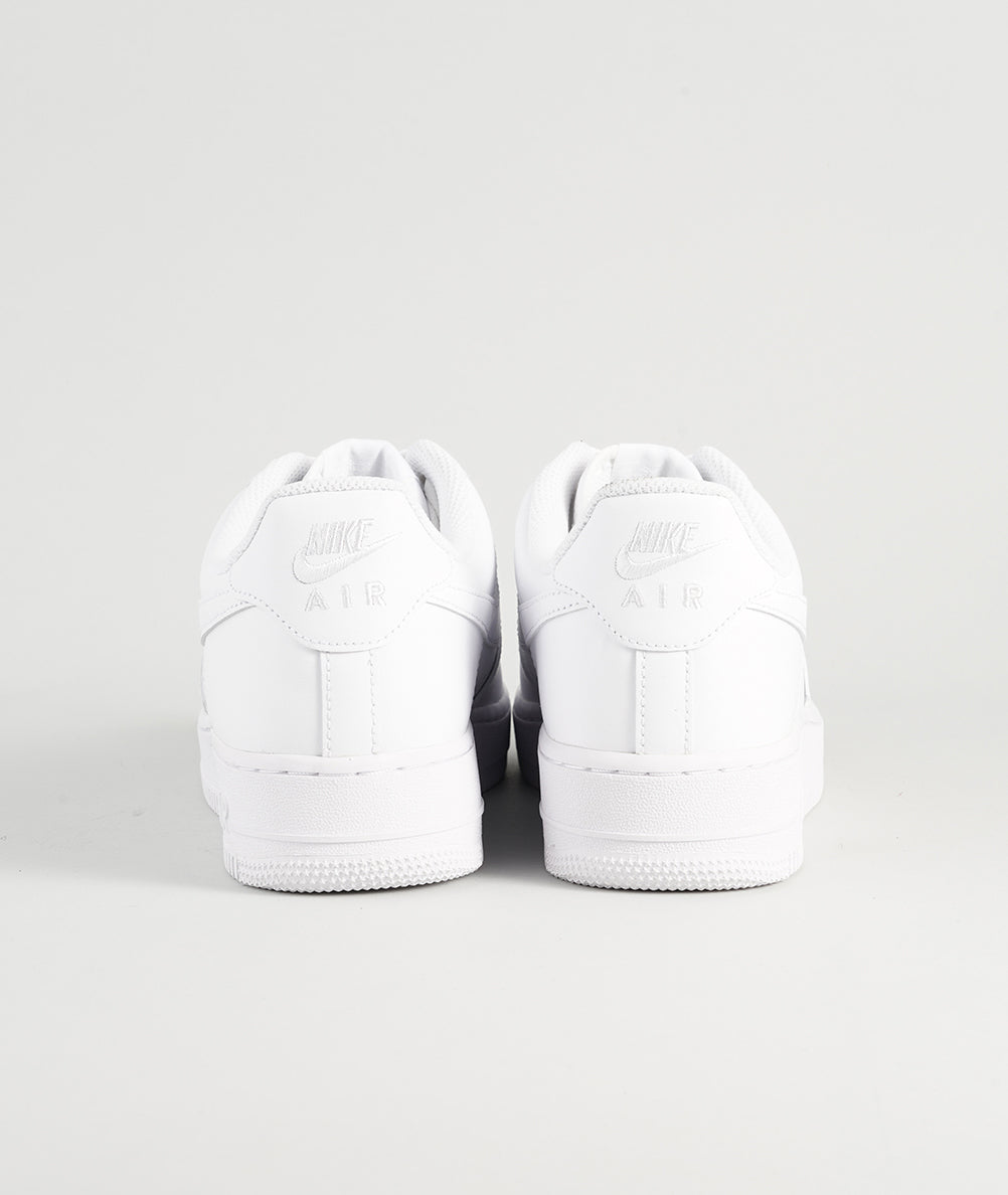 
                  
                    NIKE AIR FORCE 1
                  
                