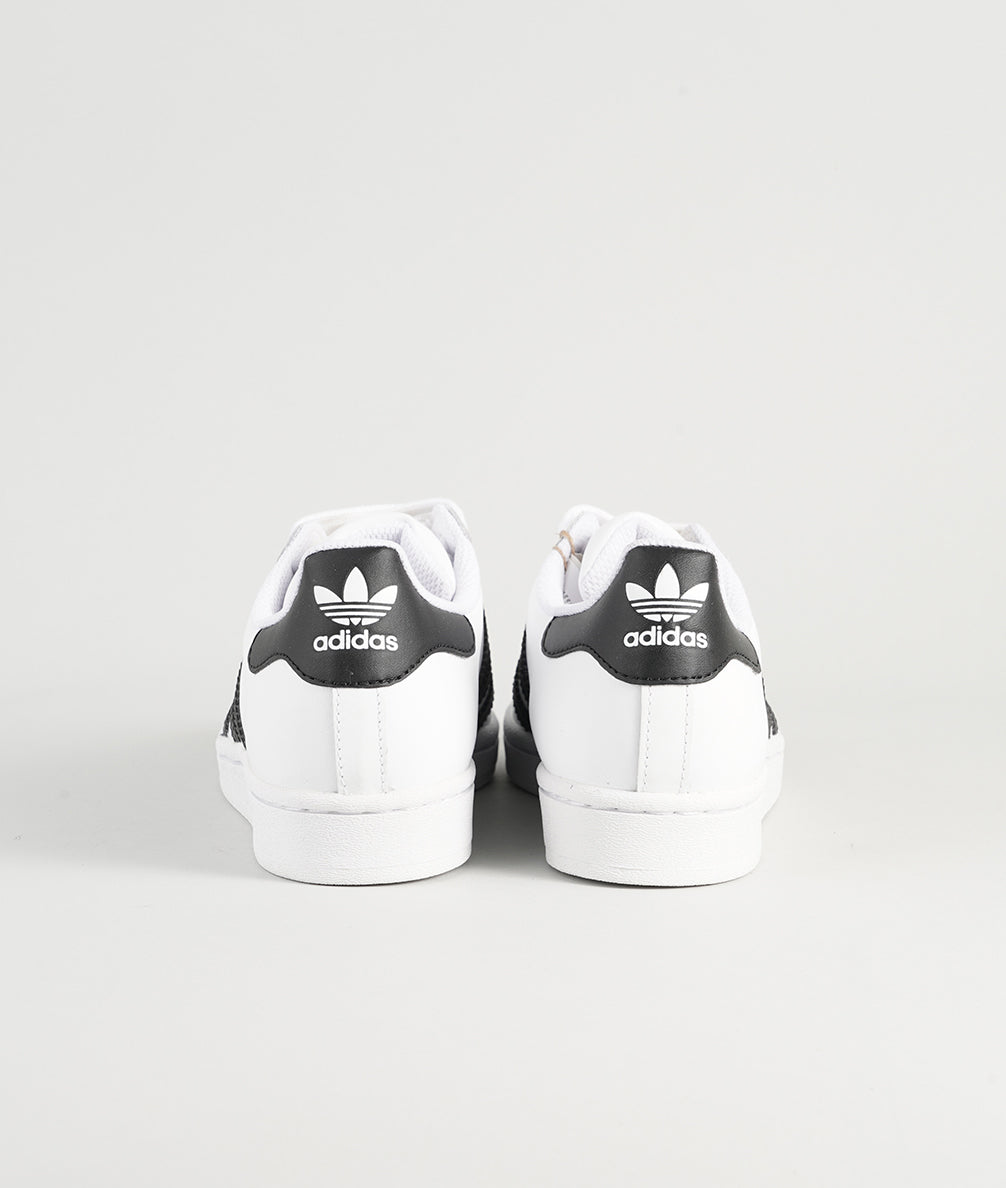 
                  
                    ADIDAS SUPERSTAR
                  
                
