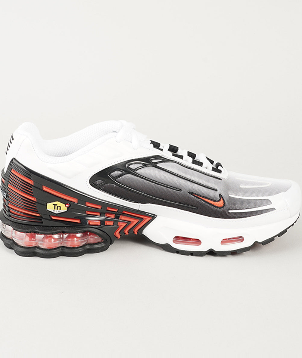 
                  
                    NIKE AIR MAX PLUS III
                  
                