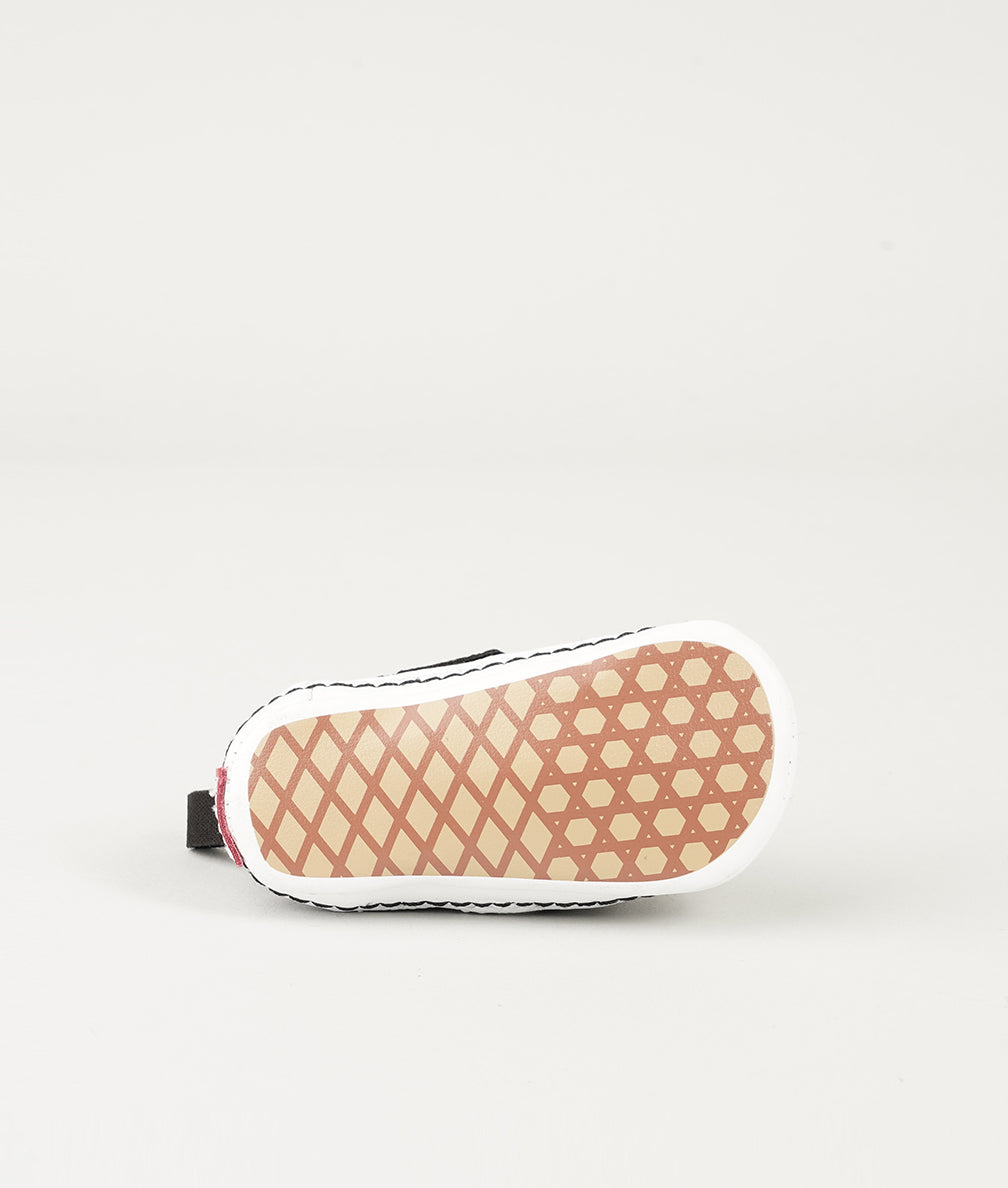 
                  
                    VANS SLIP-ON V
                  
                
