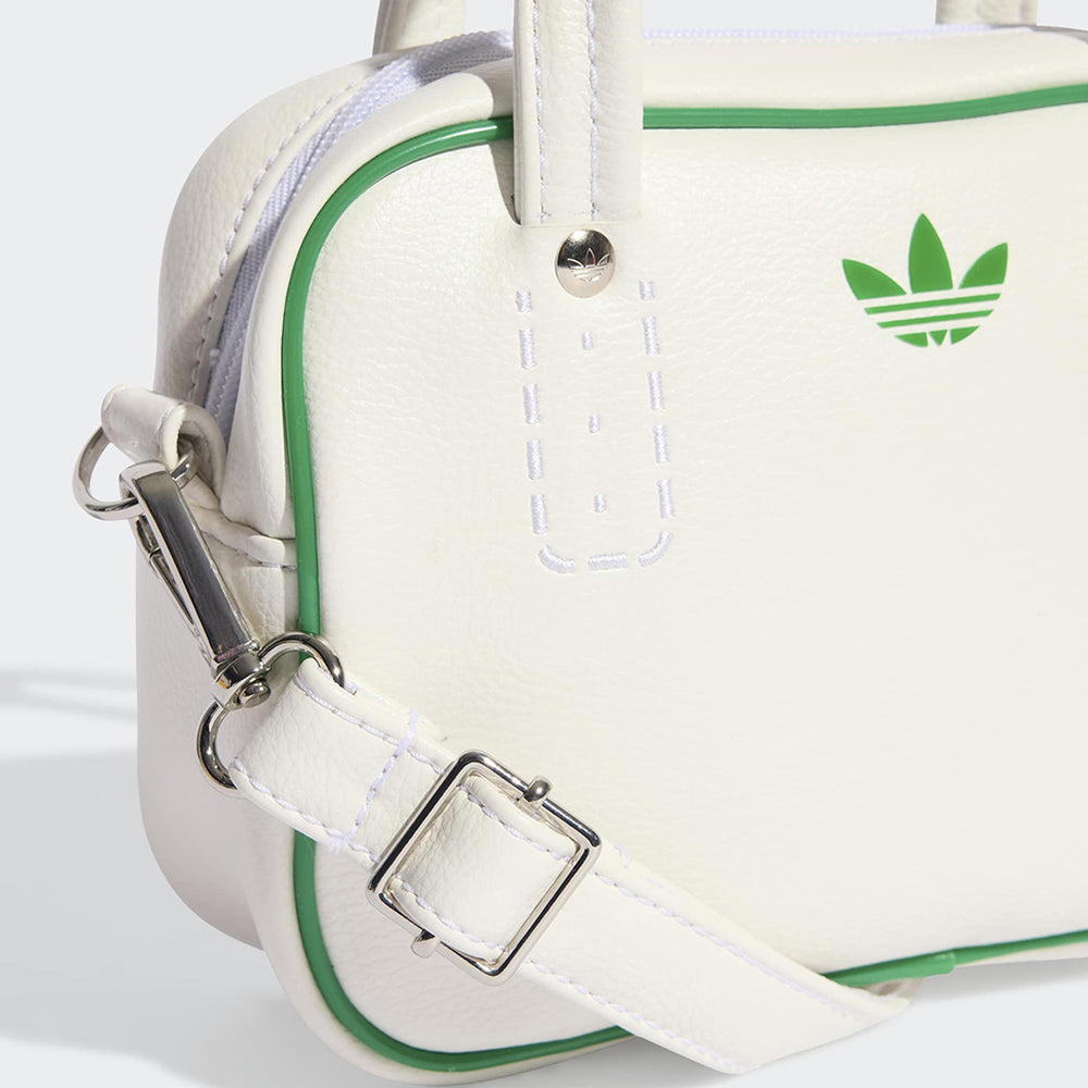 
                  
                    ADIDAS ADICOLOR LONDON
                  
                