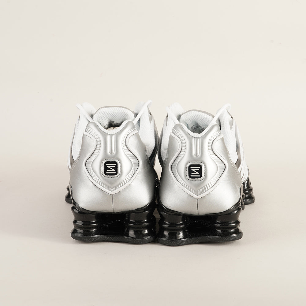 
                  
                    NIKE SHOX TL
                  
                