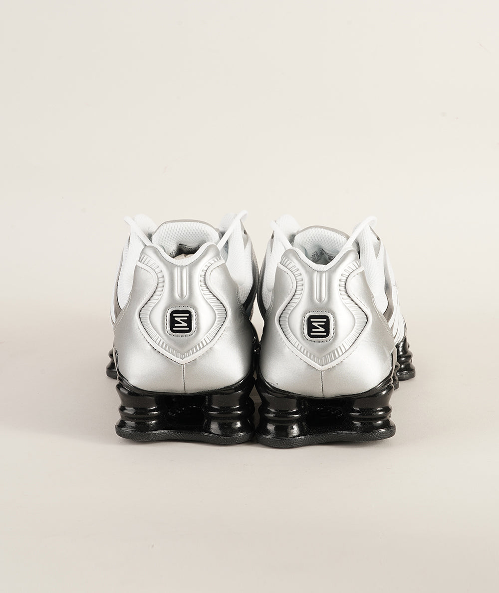 
                  
                    NIKE SHOX TL
                  
                