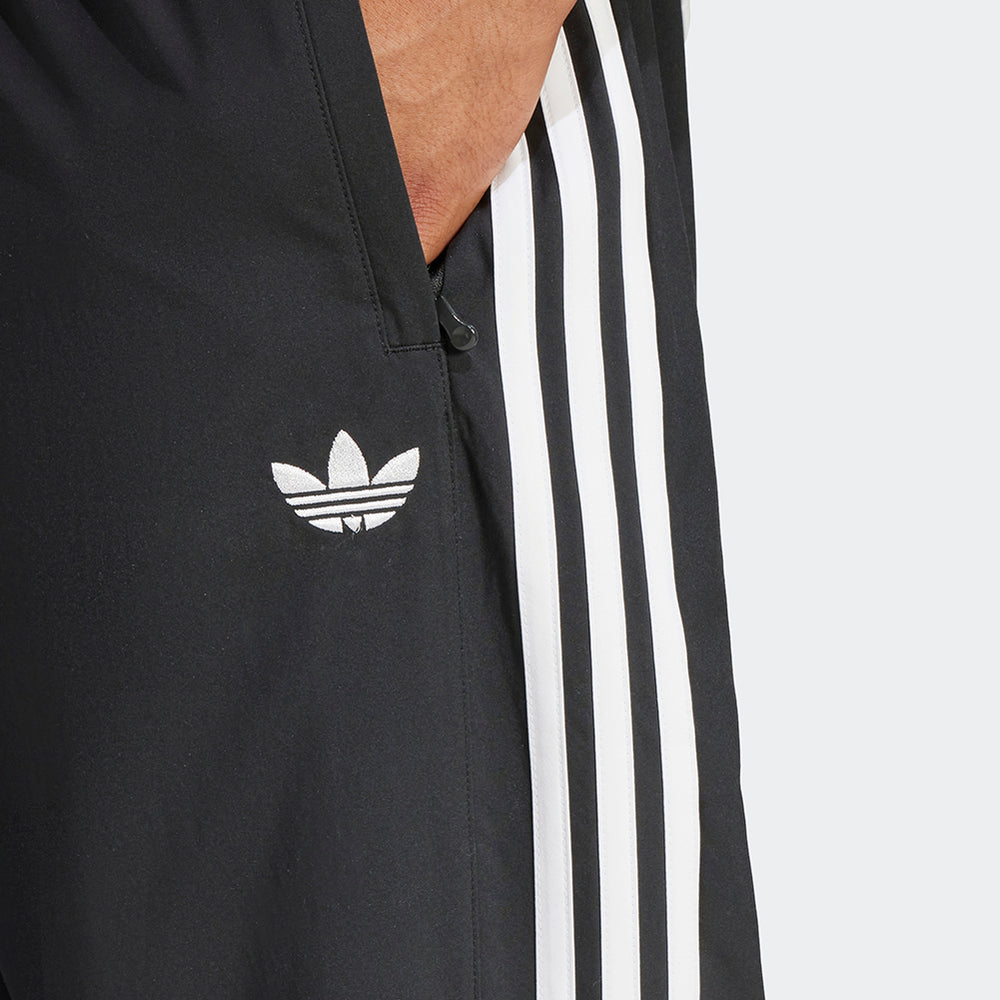 
                  
                    ADIDAS TEAMGEIST TP
                  
                