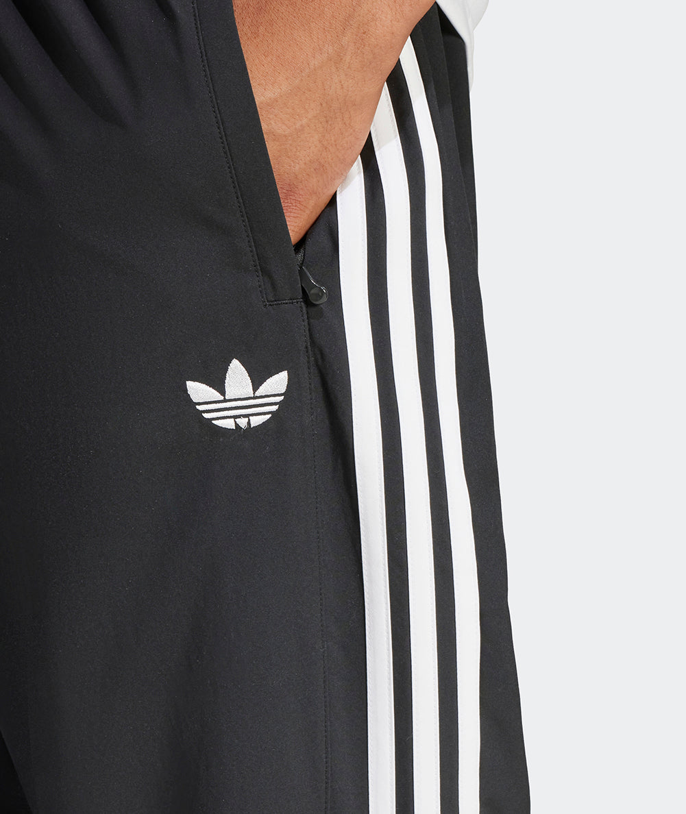 
                  
                    ADIDAS TEAMGEIST TP
                  
                