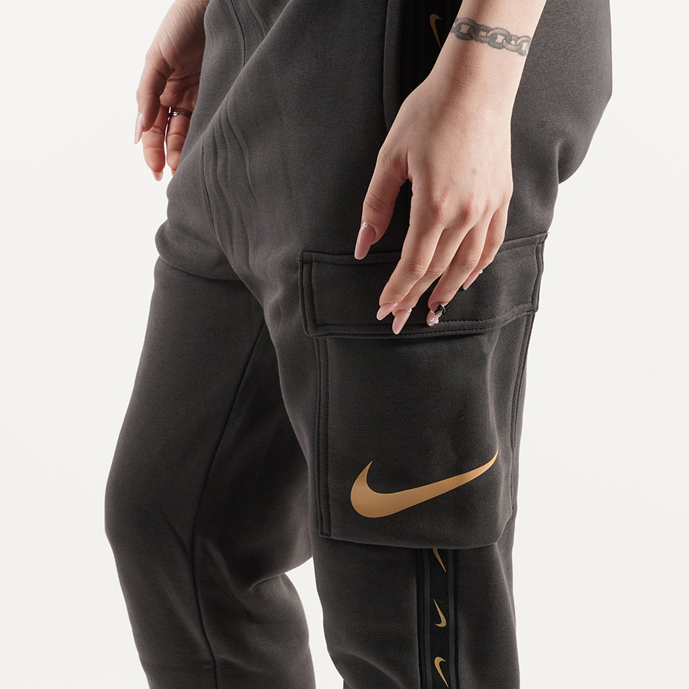 
                  
                    NIKE Sportswear
                  
                