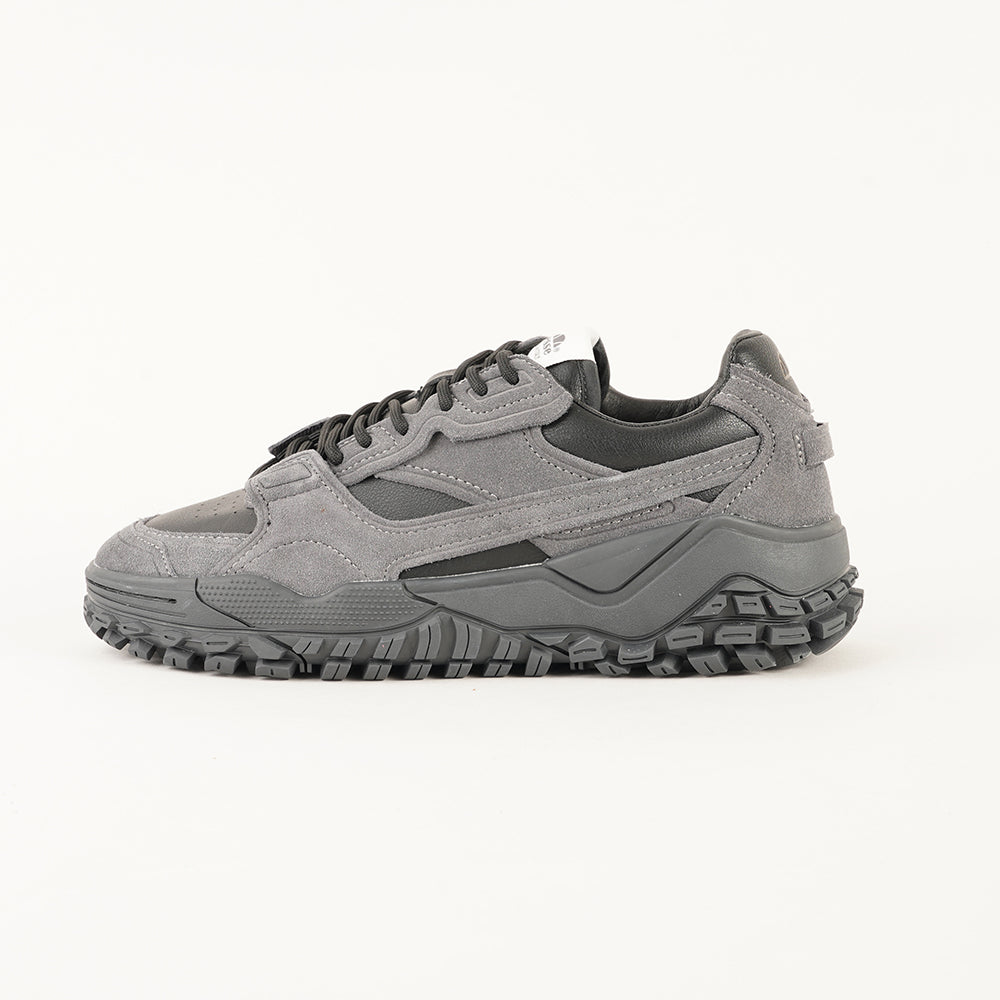 
                  
                    ELLESSE LSR LUXE
                  
                