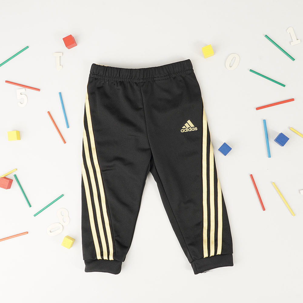 
                  
                    ADIDAS ESSENTIALS
                  
                