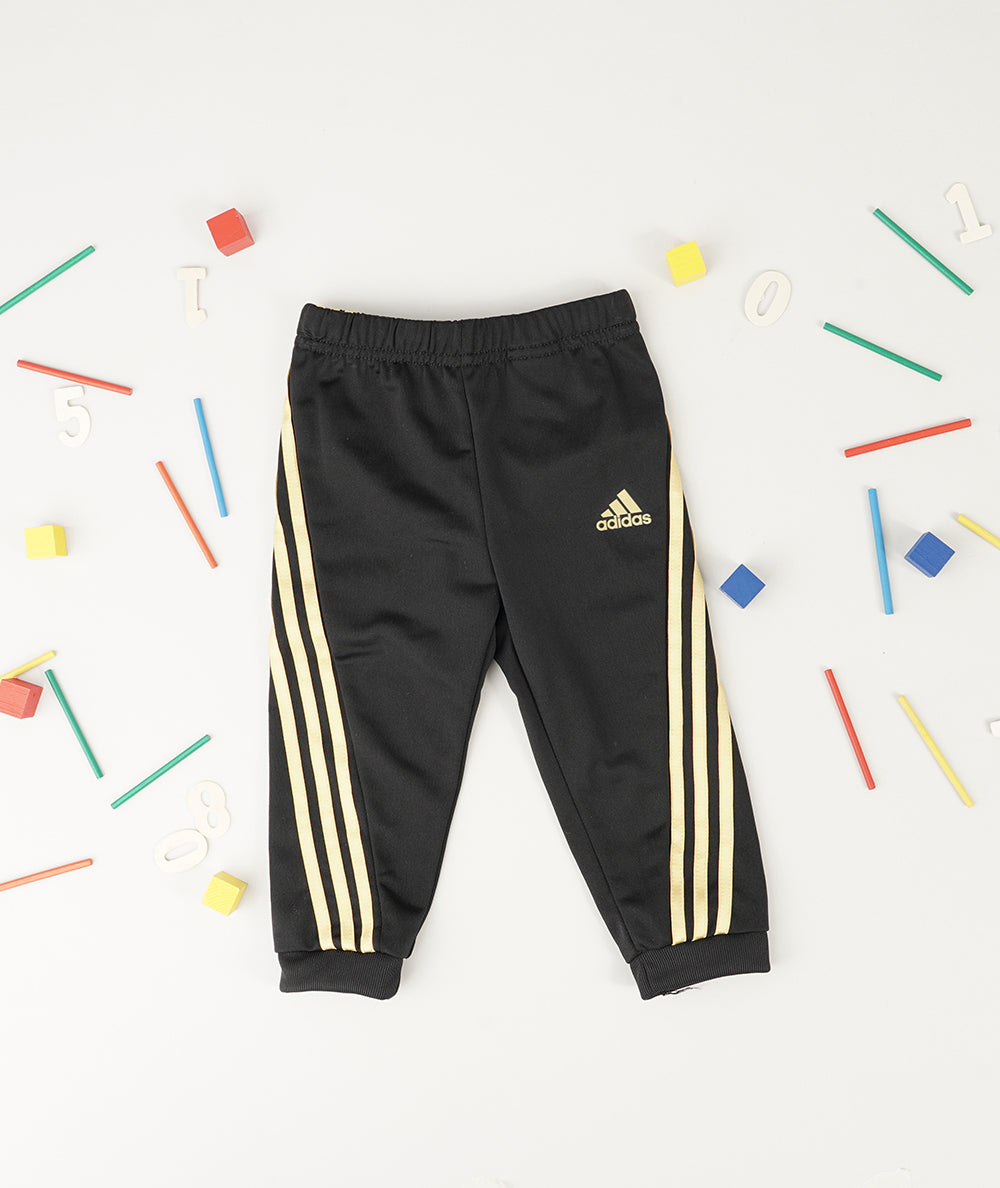
                  
                    ADIDAS ESSENTIALS
                  
                
