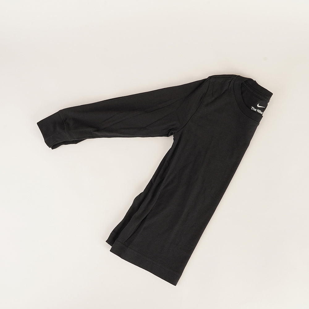 
                  
                    NIKE T-SHIRT BASIC
                  
                