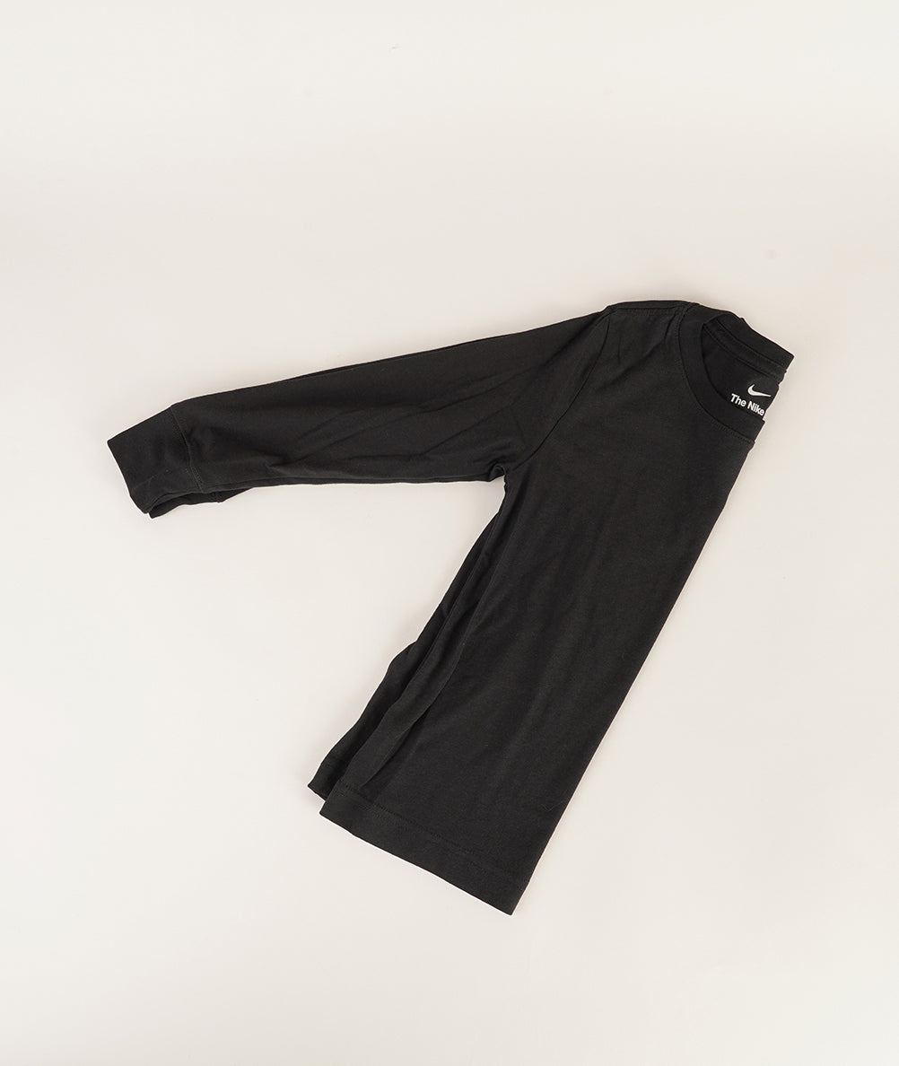 
                  
                    NIKE T-SHIRT BASIC
                  
                