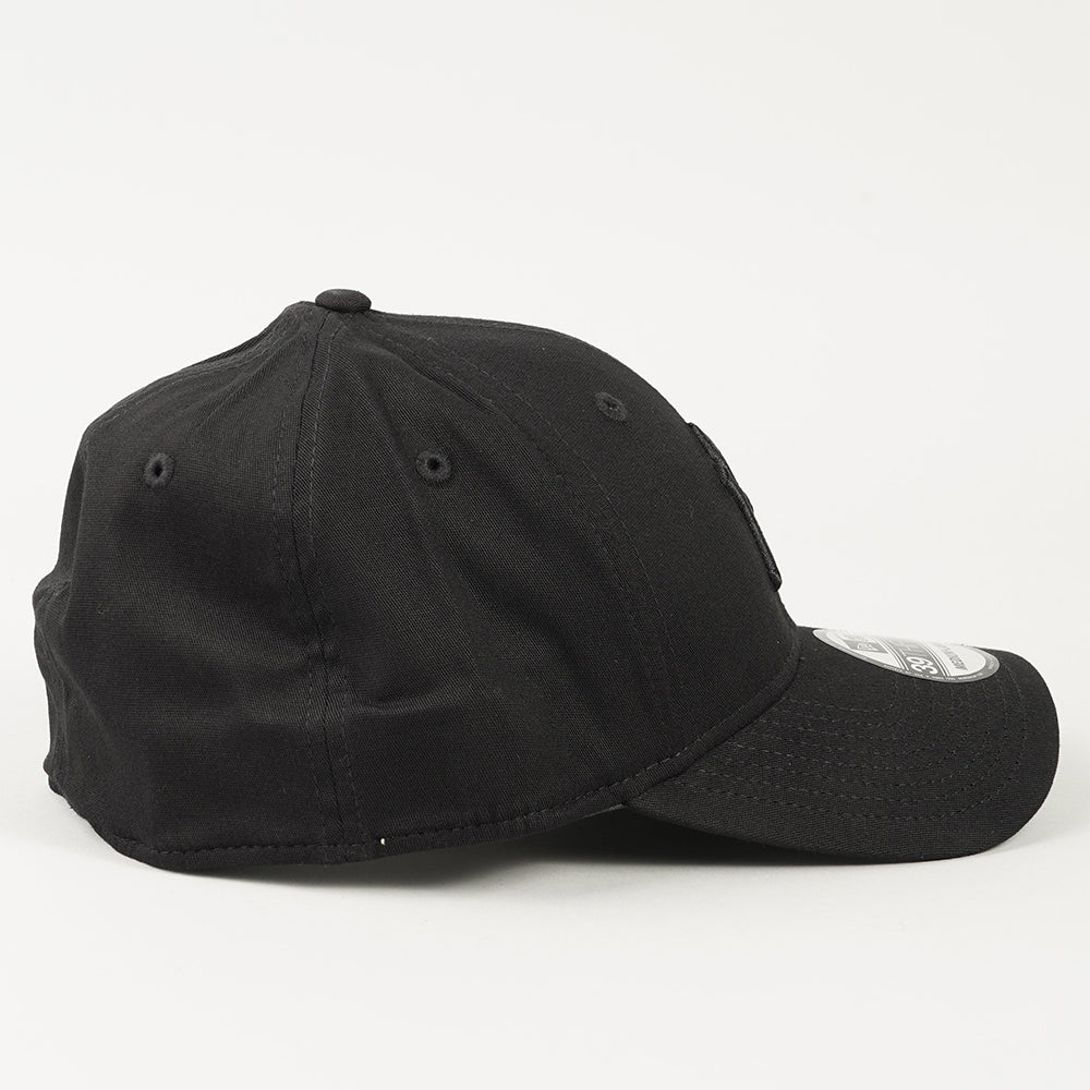 
                  
                    NEW ERA BERRETTO
                  
                