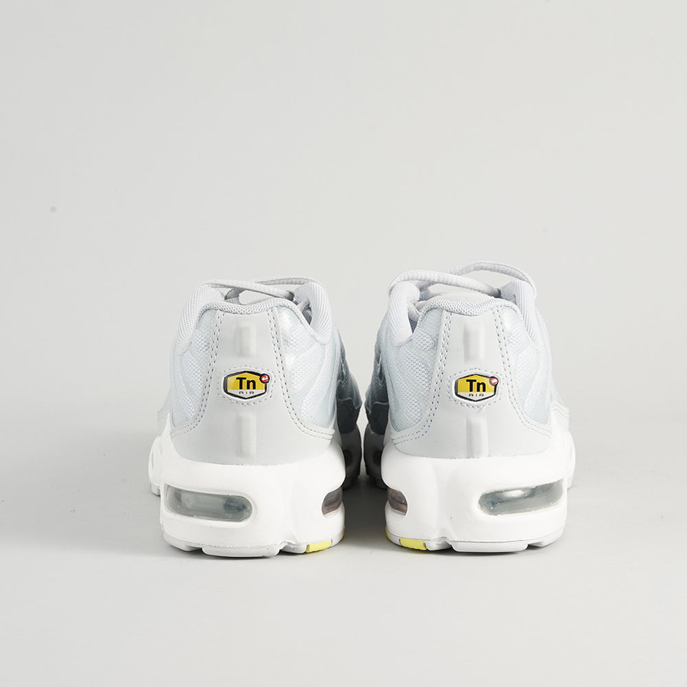 
                  
                    NIKE AIR MAX PLUS
                  
                