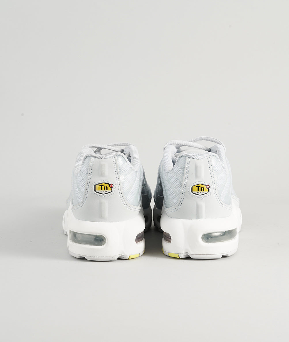 
                  
                    NIKE AIR MAX PLUS
                  
                