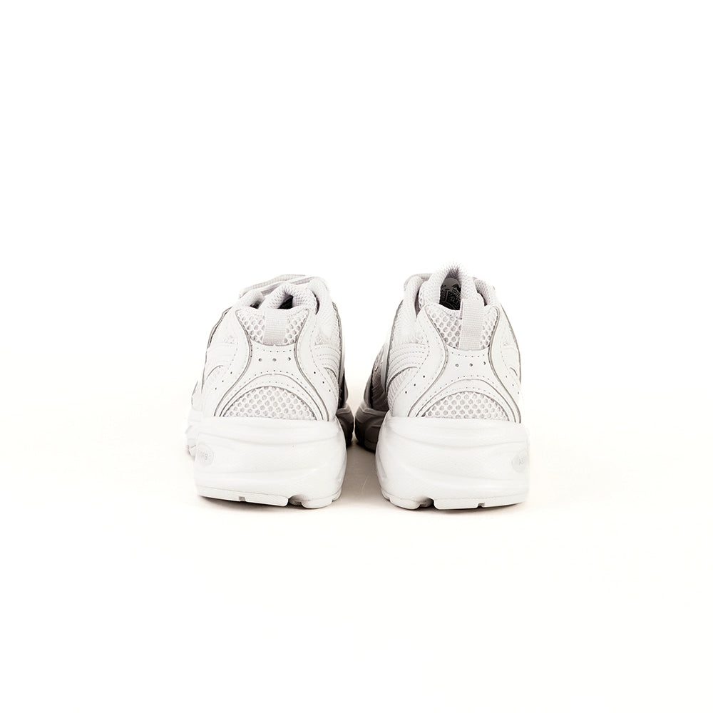 
                  
                    NEW BALANCE 530
                  
                