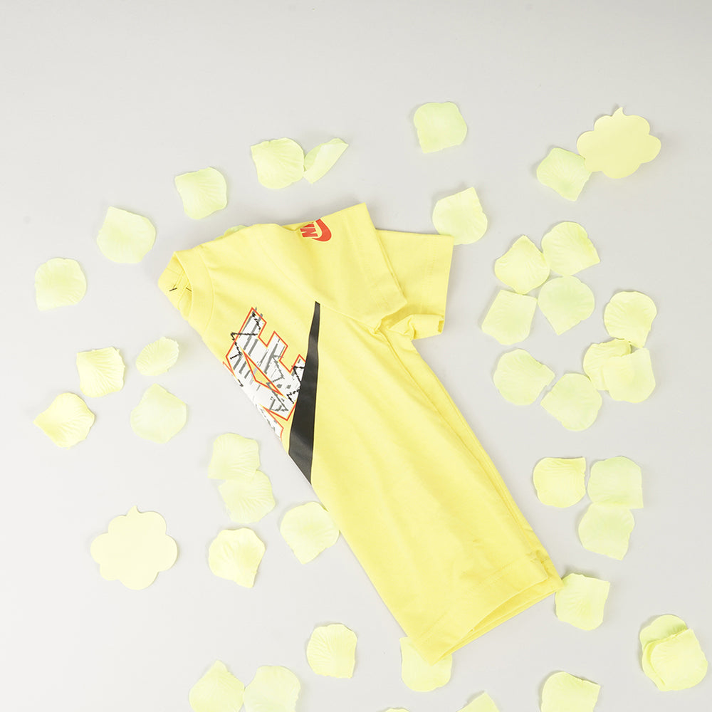 
                  
                    NIKE SWEATSHIRT
                  
                