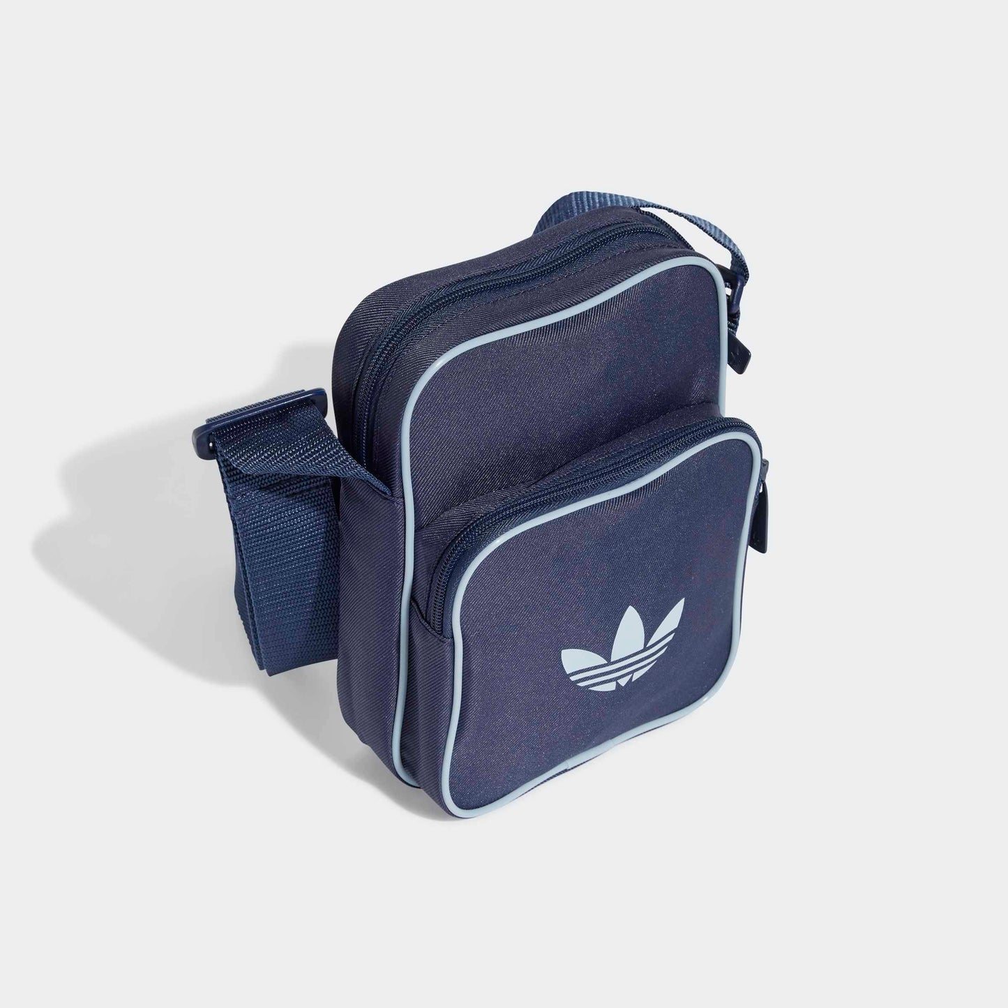 
                  
                    ADIDAS BORSELLO
                  
                