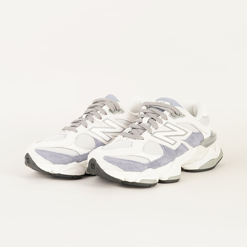 
                  
                    NEW BALANCE 9060
                  
                