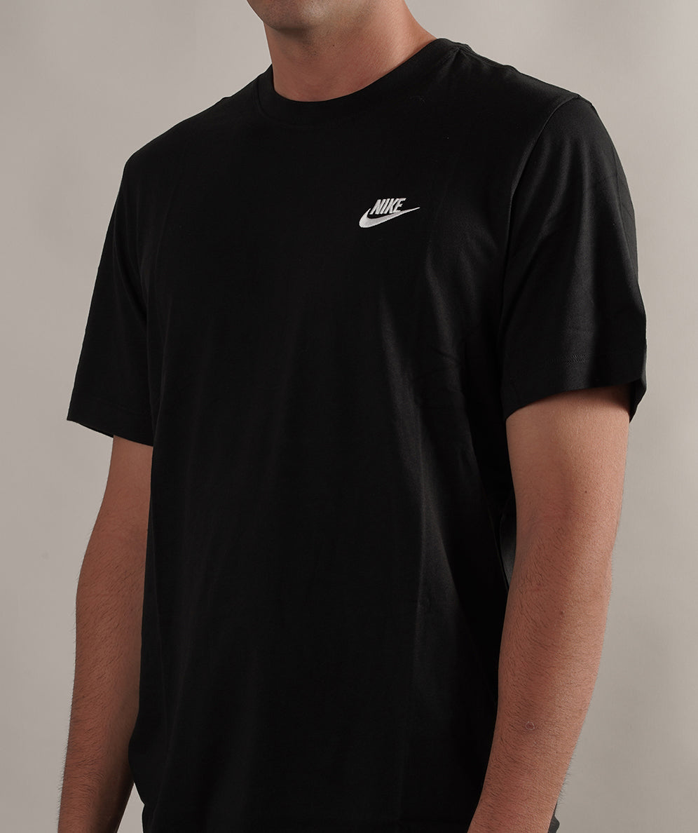 
                  
                    NIKE Sportswear
                  
                
