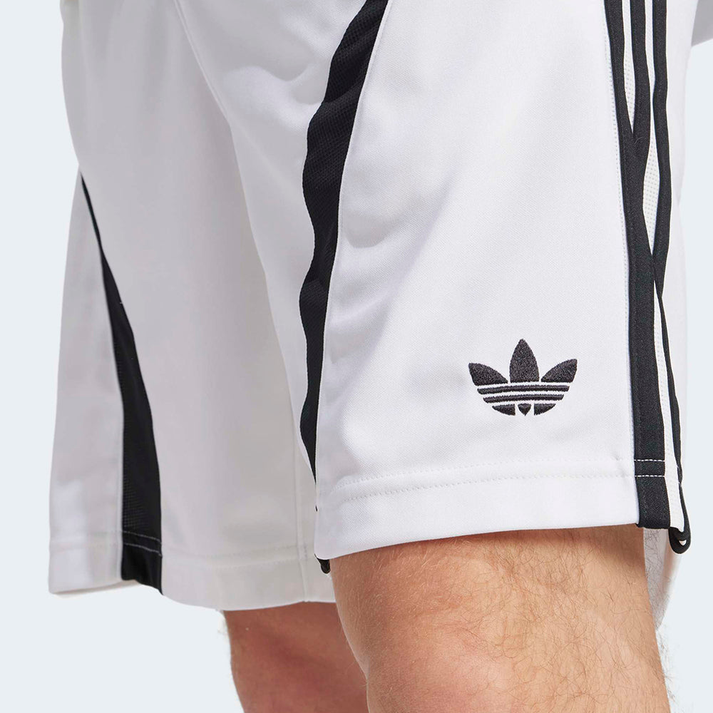 
                  
                    ADIDAS TEAMGEIST
                  
                