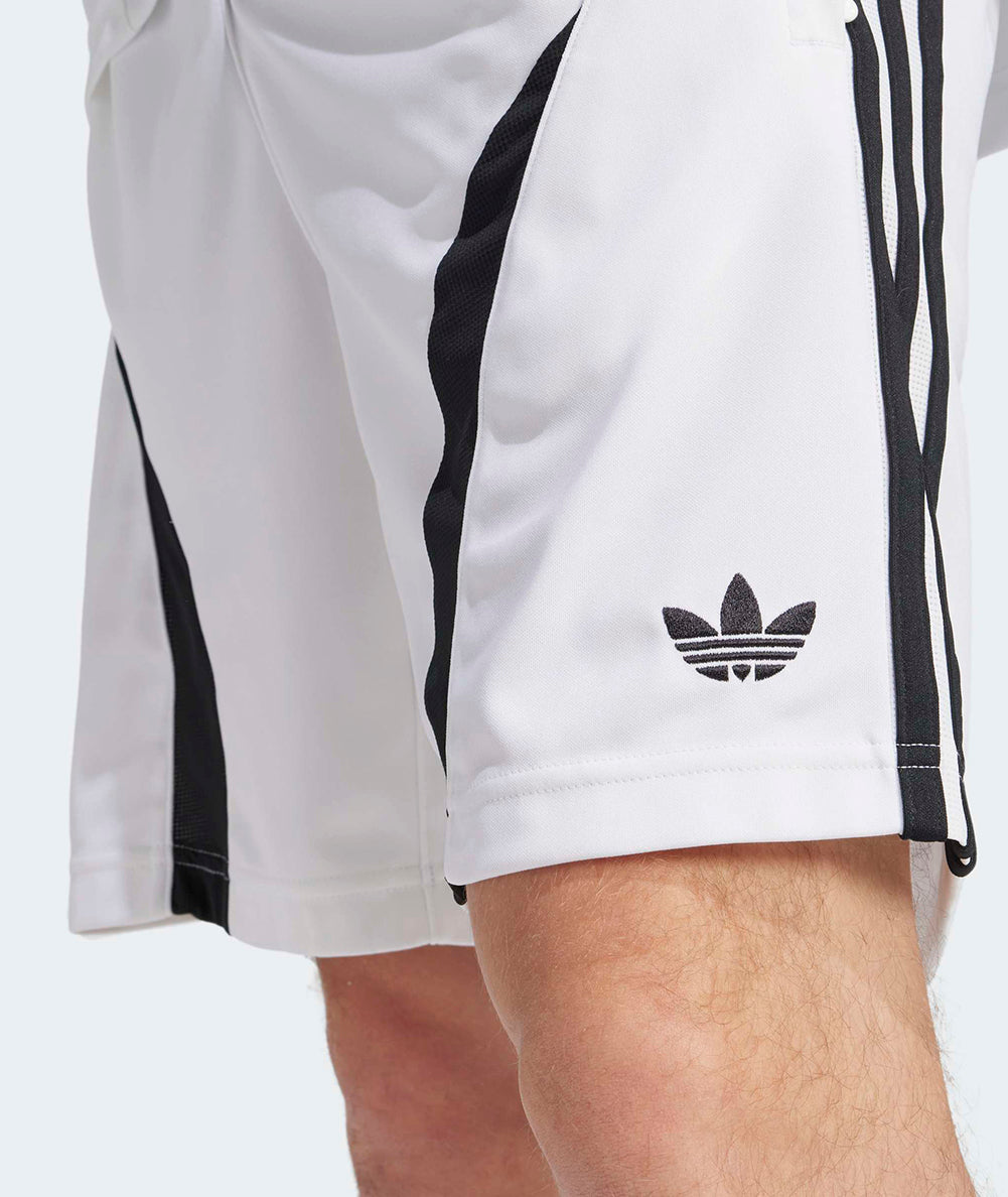 
                  
                    ADIDAS TEAMGEIST
                  
                